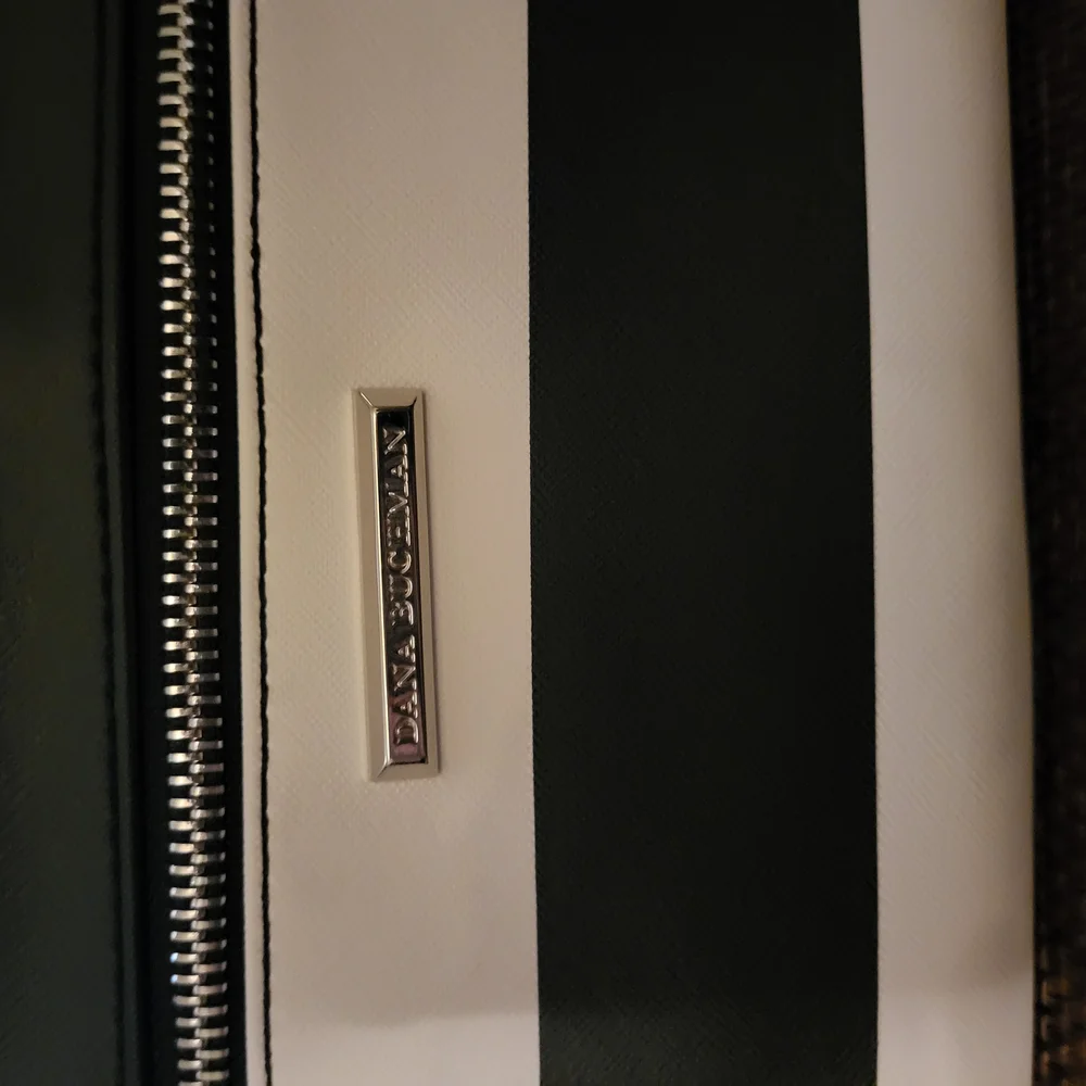 Dana Buchman  Wristlet Clutch Purse Wallet Adjustable Strap - Picture 2 of 9